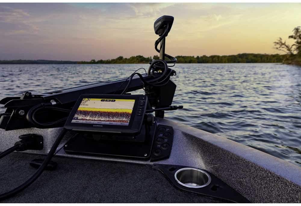 Garmin ECHOMAP UHD 62Cv, 6" Keyed Chartplotter with Worldwide Basemap and GT24UHD-TM Transducer