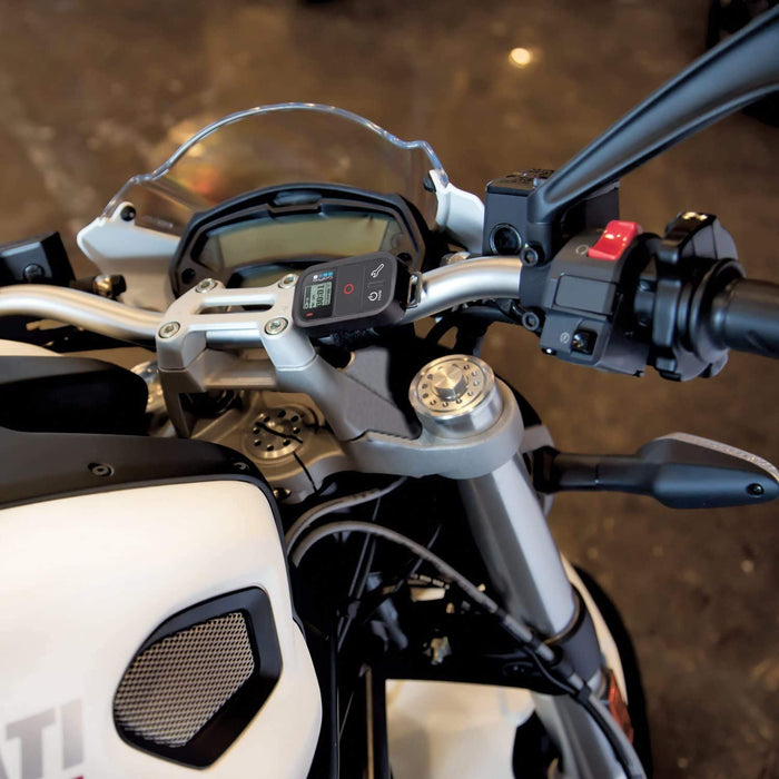 GoPro Smart Remote with Hands Grip - for HERO8, MAX, HERO7, HERO6,Hero 5 (Retail Packing Kit)