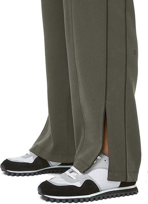 ON The Right Track Pant - DKOV/BLK (6)