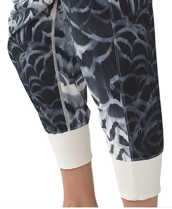 Lululemon Women's Dance to Yoga Pant Size 4