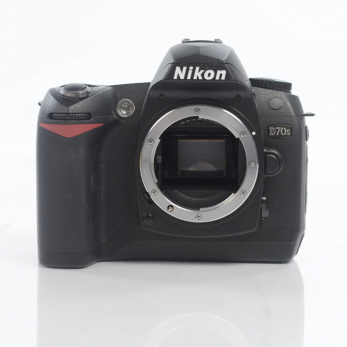 Nikon D70S 6.1MP Digital SLR Camera Kit with 18-70mm Nikkor Lens