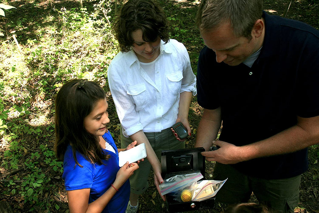 Garmin Dakota 20 Waterproof Hiking GPS (Discontinued by Manufacturer)