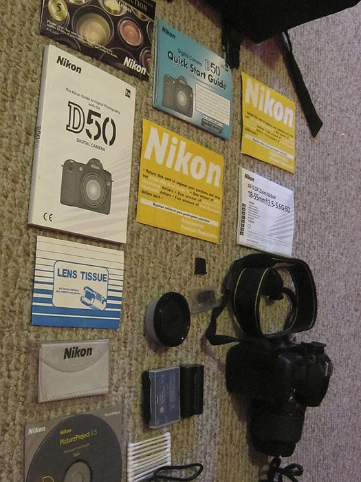 Nikon D50 DSLR Camera with 18-55mm f/3.5-5.6G ED AF-S Zoom Nikkor Lens (OLD MODEL)