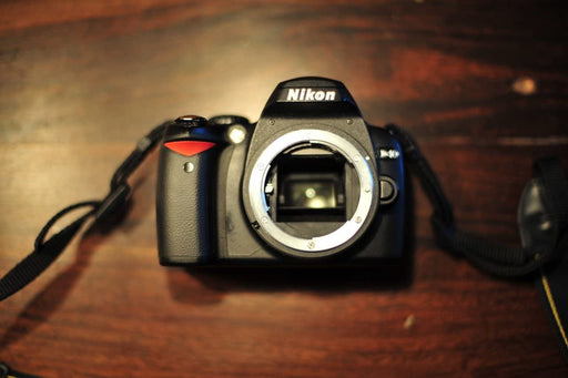 Nikon D40 6.1MP Digital SLR Camera (Body Only)